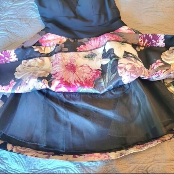 GABBY SKYE Cocktail Dress, Black & Floral V-neck cutout sides w/ pockets, 6 - Picture 5 of 6